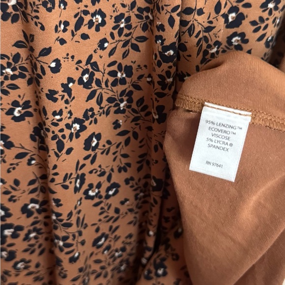 J. Jill Wherever Split Neck Tunic Top Size Medium Brown Black Floral 3/4 Sleeve - Picture 6 of 6